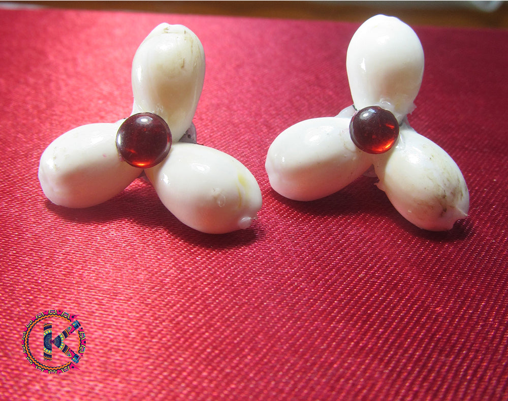 Pearl white seashell oval stud earring